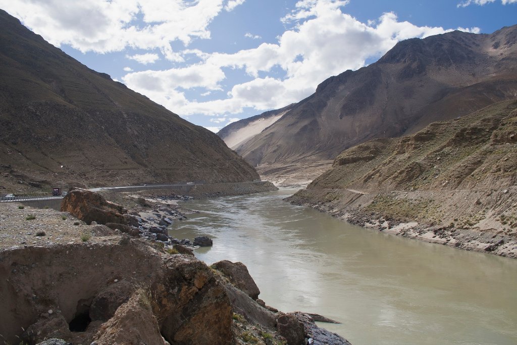 08-Yarlung Tsangpo river, here small and deep.jpg - Yarlung Tsangpo river, here small and deep